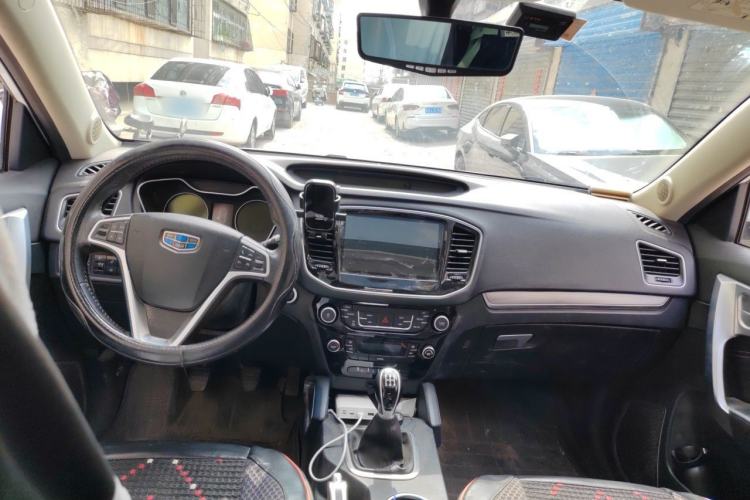 Used Geely Auto Vision X6 2016 1.8L Manual Luxury Model Center Console