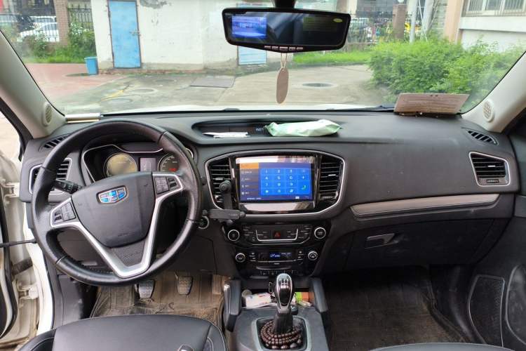 Used Geely Auto Vision X6 2016 1.8L Manual Luxury Model Center Console