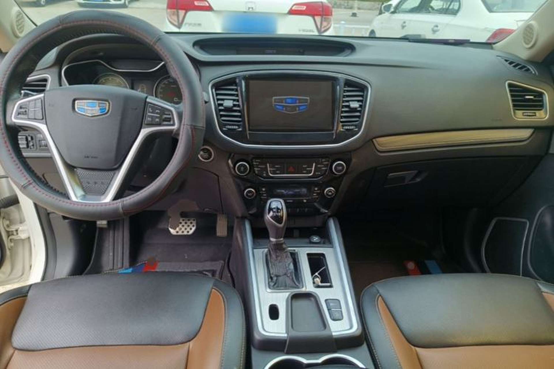 Used Geely Auto Vision X6 2016 1.3T CVT Flagship Model Center Console