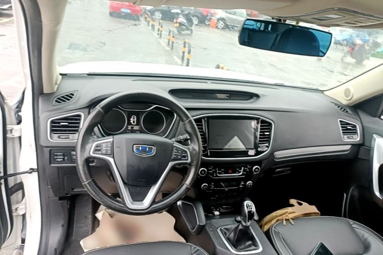 Used Geely Auto Vision X6 2016 1.8L Manual Luxury Model Center Console