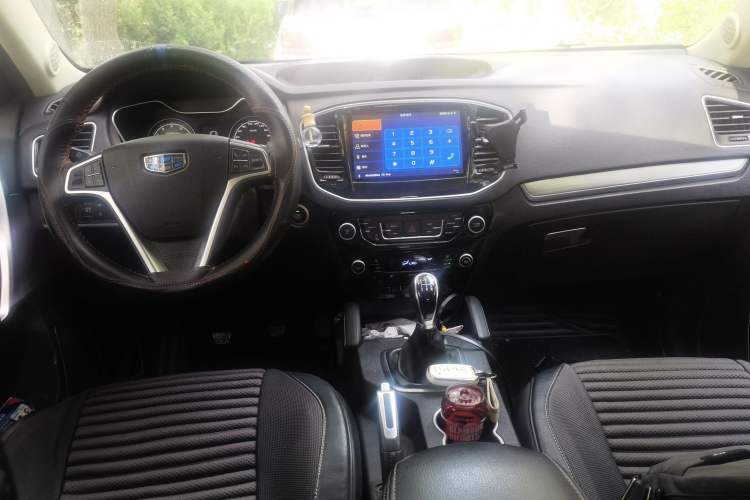 Used Geely Auto Vision X6 2016 1.8L Manual Luxury Model Center Console