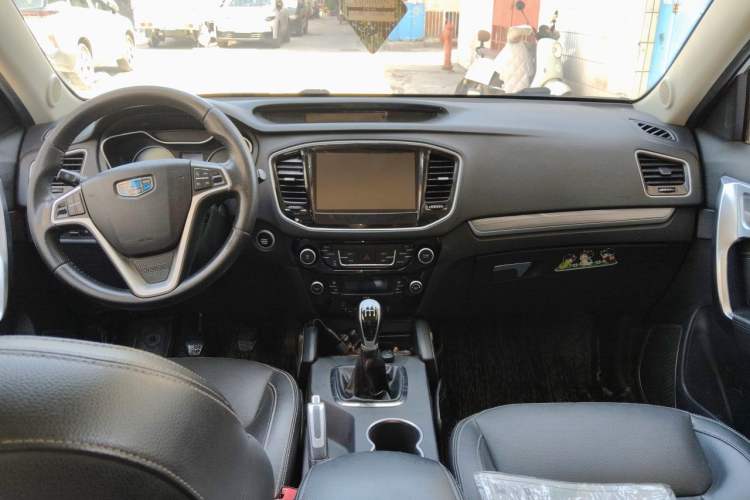 Used Geely Auto Vision X6 2016 1.8L Manual Luxury Model Center Console