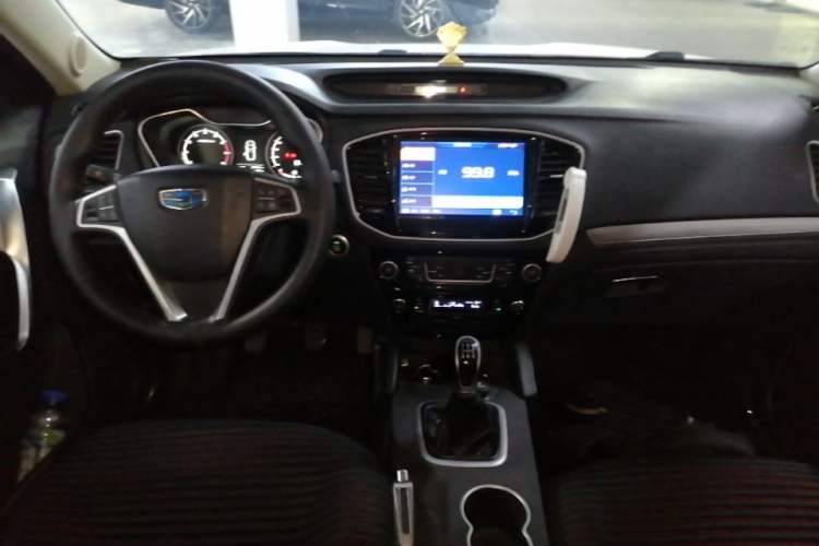 Used Geely Auto Vision X6 2016 1.8L Manual Luxury Model Center Console