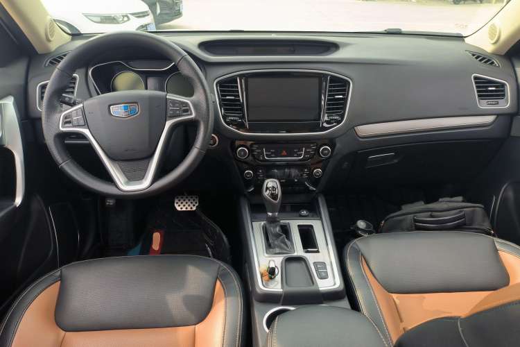 Used Geely Auto Vision X6 2016 1.3T CVT Flagship Model Center Console