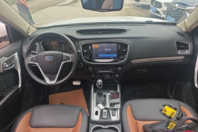Used Geely Auto Vision X6 2016 1.3T CVT Flagship Model Center Console