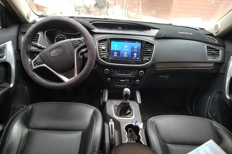 Used Geely Auto Vision X6 2016 1.8L Manual Luxury Model Center Console
