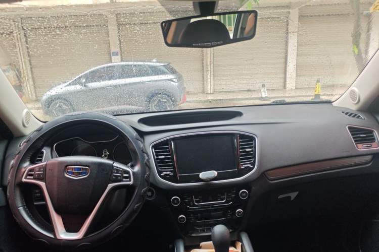 Used Geely Auto Vision X6 2016 1.8L Manual Luxury Model Center Console