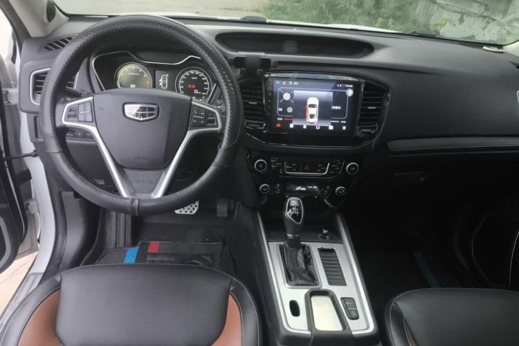 Used Geely Auto Vision X6 2016 1.3T CVT Flagship Model Center Console