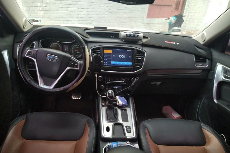 Used Geely Auto Vision X6 2016 1.3T CVT Flagship Model Center Console