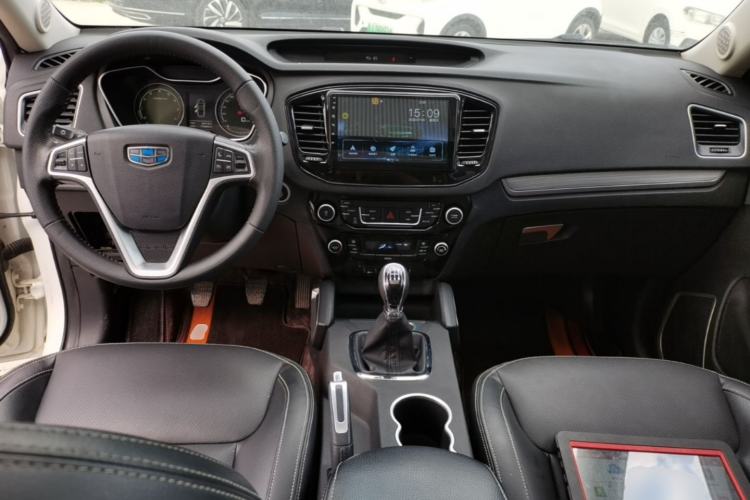 Used Geely Auto Vision X6 2016 1.8L Manual Luxury Model Center Console