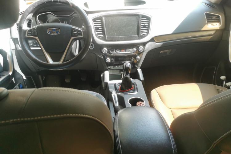 Used Geely Auto Vision X6 2016 1.8L Manual Luxury Model Center Console