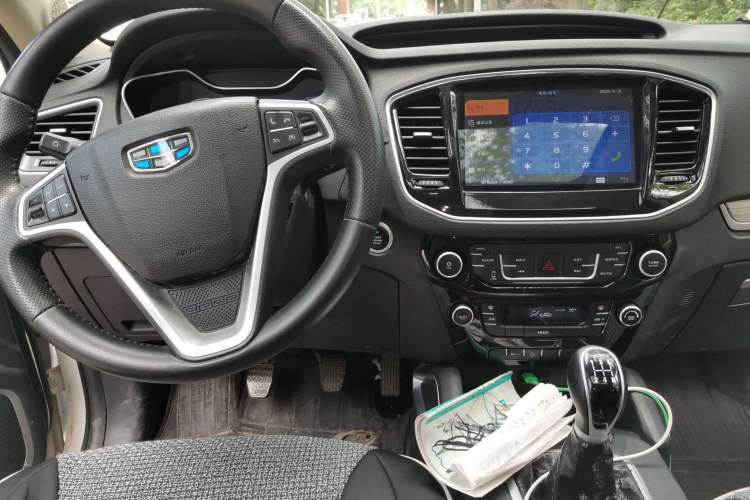 Used Geely Auto Vision X6 2016 1.8L Manual Luxury Model Center Console