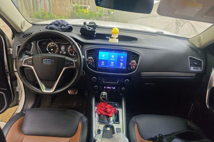 Used Geely Auto Vision X6 2016 1.3T CVT Flagship Model Center Console
