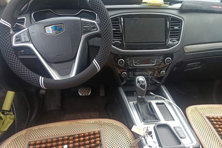 Used Geely Auto Vision X6 2016 1.3T CVT Flagship Model Center Console