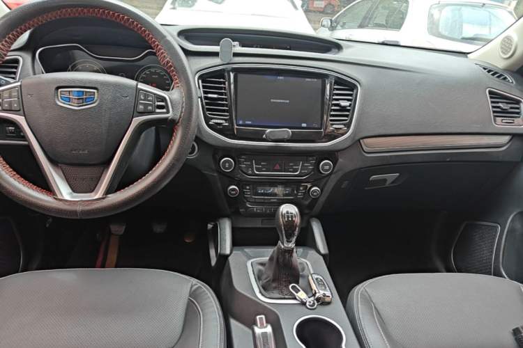 Used Geely Auto Vision X6 2016 1.8L Manual Luxury Model Center Console