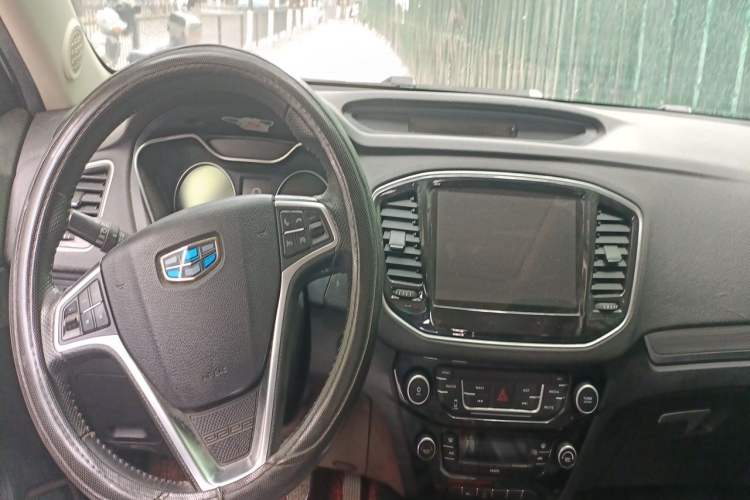 Used Geely Auto Vision X6 2016 1.8L Manual Luxury Model Center Console
