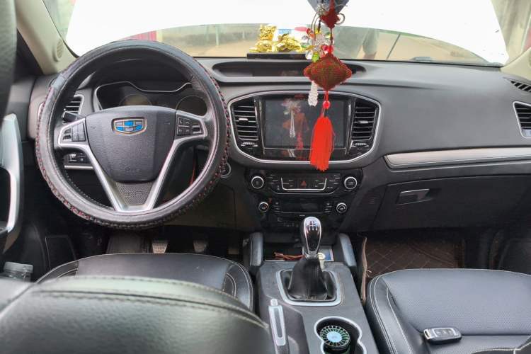 Used Geely Auto Vision X6 2016 1.8L Manual Luxury Model Center Console