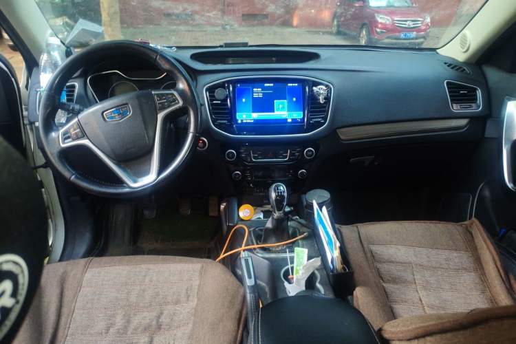 Used Geely Auto Vision X6 2016 1.8L Manual Luxury Model Center Console