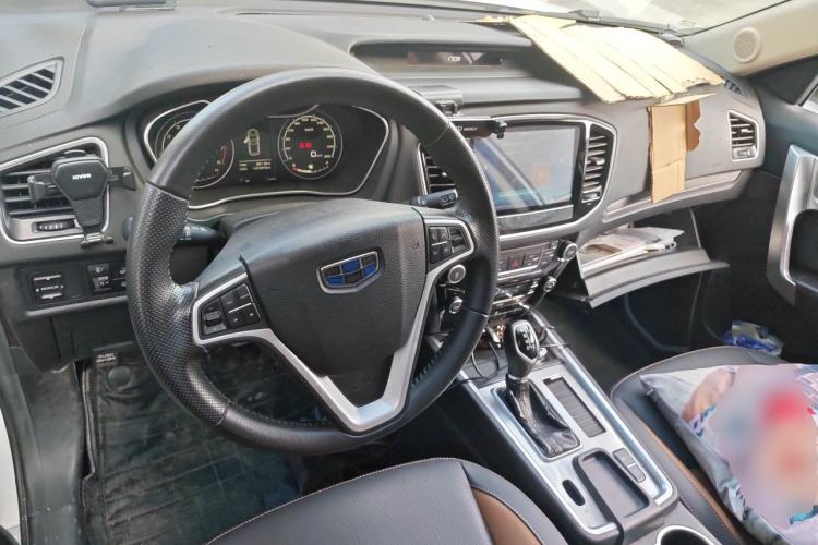 Used Geely Auto Vision X6 2016 1.3T CVT Flagship Model Center Console