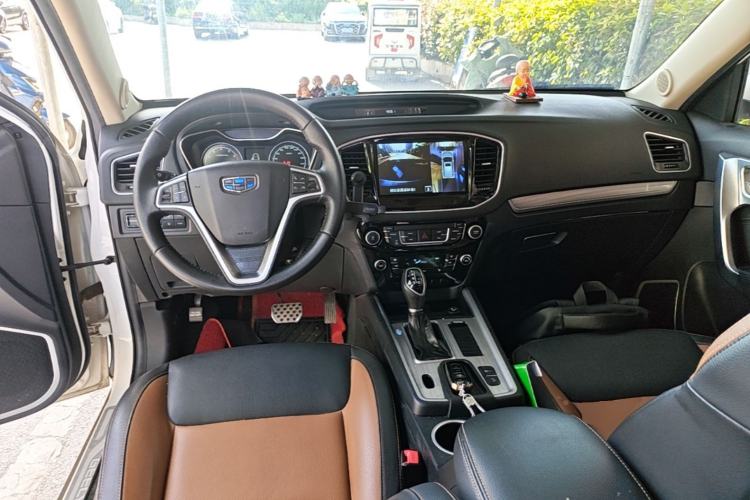 Used Geely Auto Vision X6 2016 1.3T CVT Flagship Model Center Console
