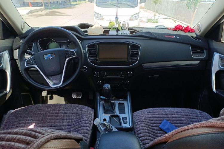 Used Geely Auto Vision X6 2016 1.3T CVT Flagship Model Center Console