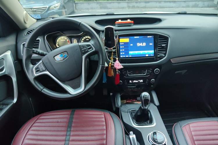 Used Geely Auto Vision X6 2016 1.8L Manual Luxury Model Center Console