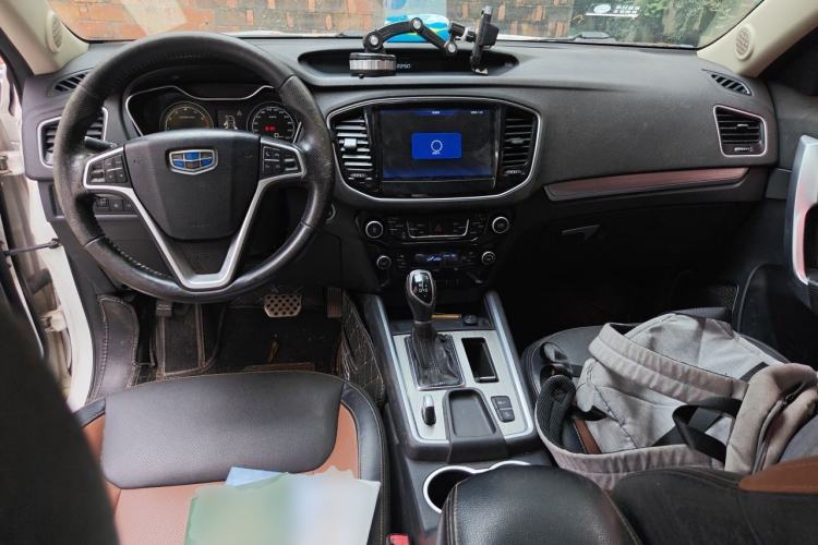 Used Geely Auto Vision X6 2016 1.3T CVT Flagship Model Center Console