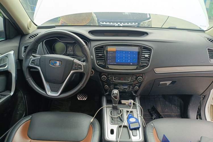 Used Geely Auto Vision X6 2016 1.3T CVT Flagship Model Center Console