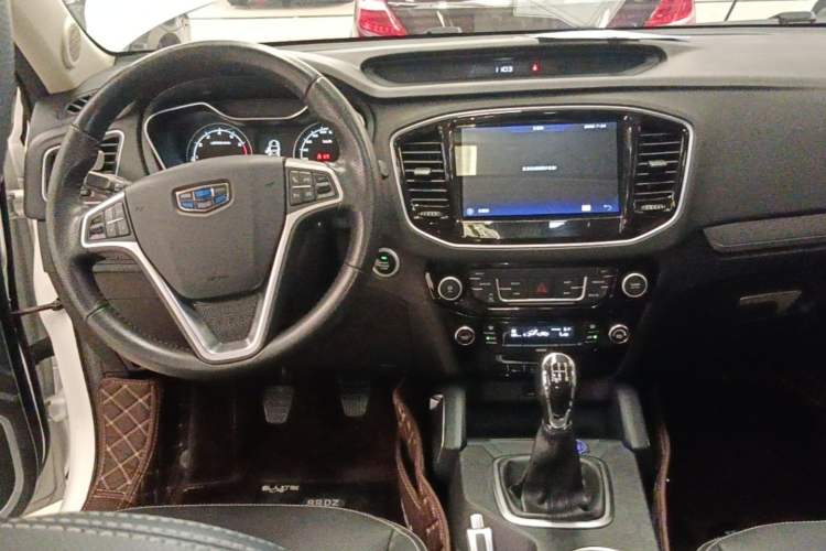 Used Geely Auto Vision X6 2016 1.8L Manual Luxury Model Center Console
