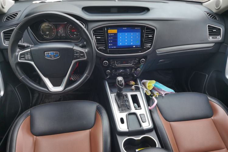 Used Geely Auto Vision X6 2016 1.3T CVT Flagship Model Center Console