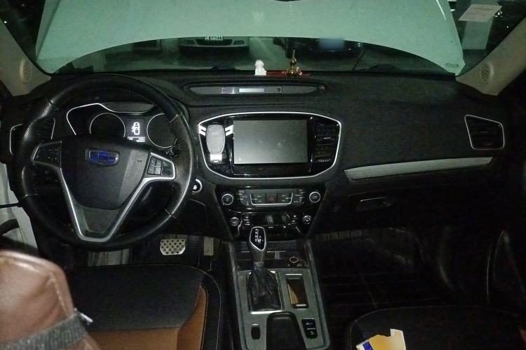 Used Geely Auto Vision X6 2016 1.3T CVT Flagship Model Center Console