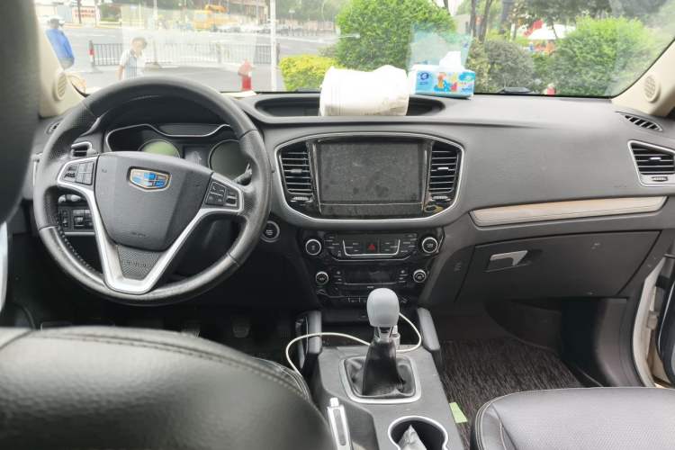 Used Geely Auto Vision X6 2016 1.8L Manual Luxury Model Center Console
