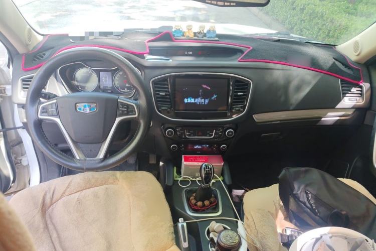 Used Geely Auto Vision X6 2016 1.8L Manual Luxury Model Center Console