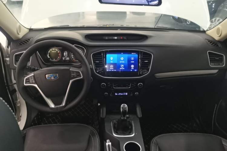 Used Geely Auto Vision X6 2016 1.8L Manual Luxury Model Center Console