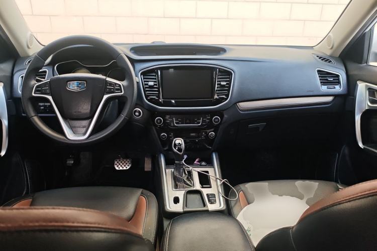 Used Geely Auto Vision X6 2016 1.3T CVT Flagship Model Center Console