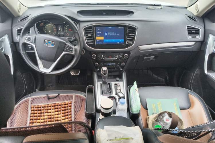 Used Geely Auto Vision X6 2016 1.3T CVT Flagship Model Center Console