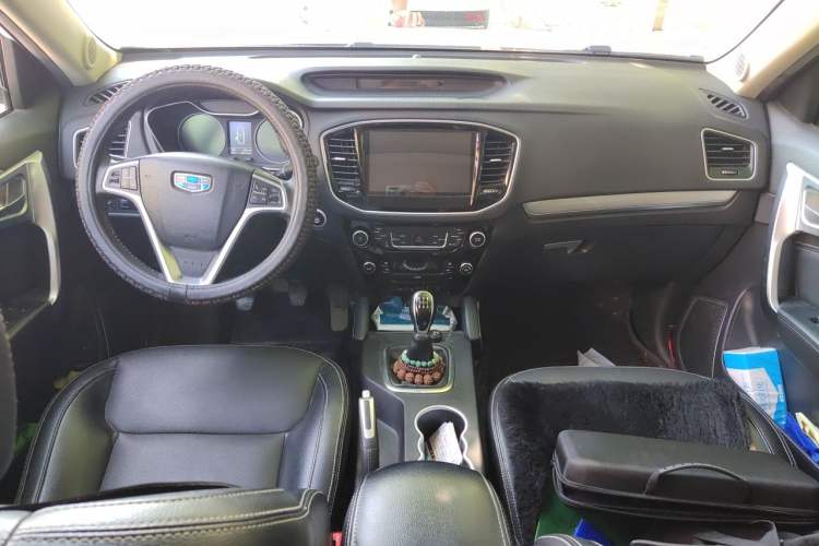 Used Geely Auto Vision X6 2016 1.8L Manual Luxury Model Center Console