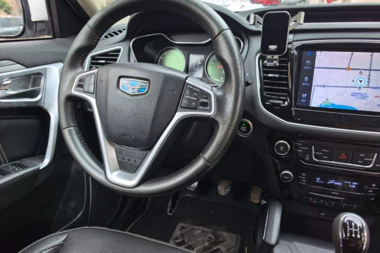 Used Geely Auto Vision X6 2016 1.8L Manual Luxury Model Center Console