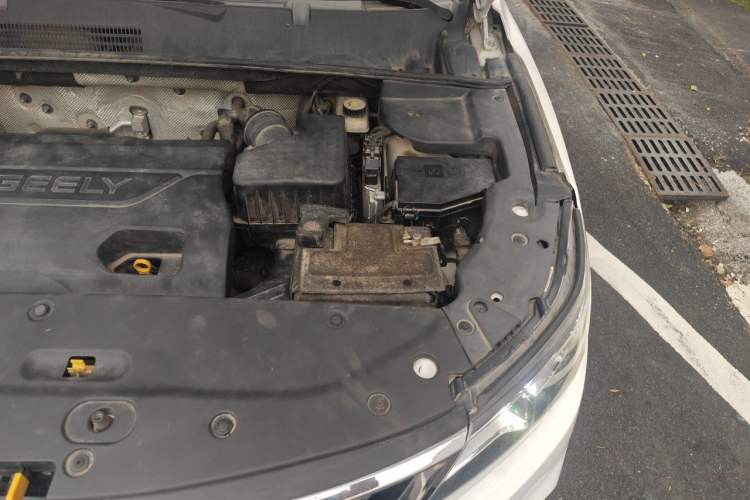 Used Geely Auto Vision X6 2016 1.3T CVT Flagship Model Engine Bay Left