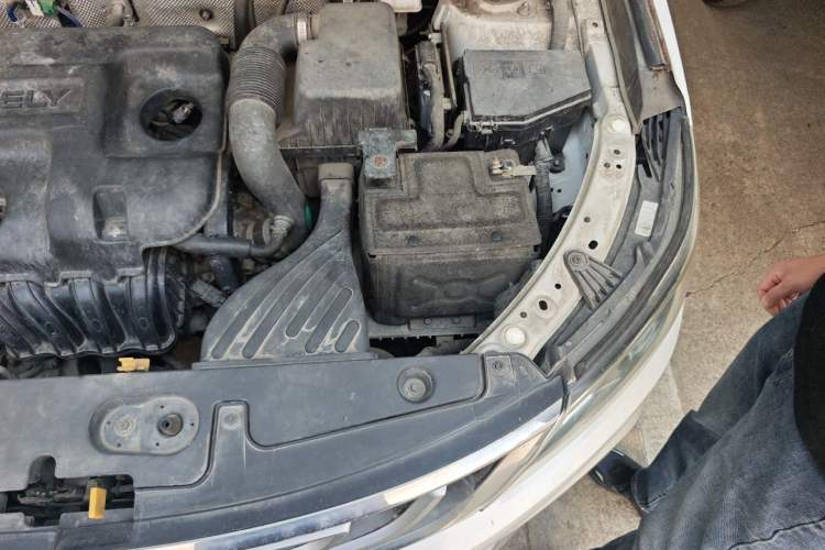 Used Geely Auto Vision X6 2016 1.8L Manual Luxury Model Engine Bay Left