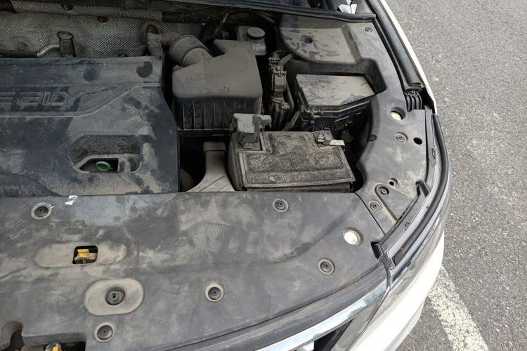 Used Geely Auto Vision X6 2016 1.3T CVT Flagship Model Engine Bay Left