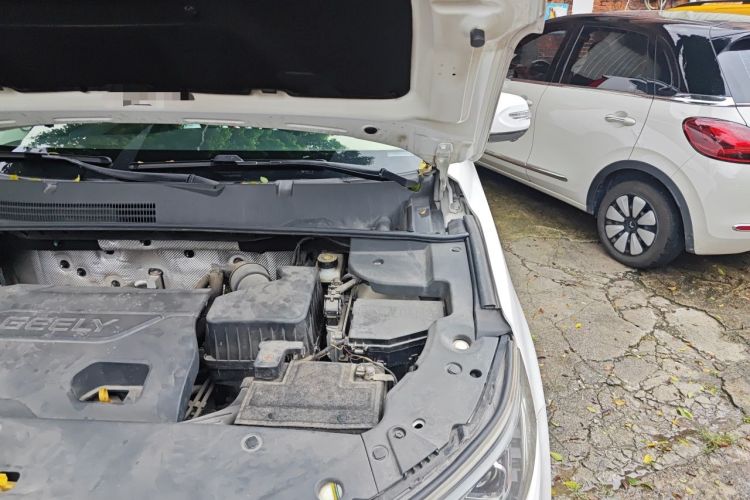 Used Geely Auto Vision X6 2016 1.3T CVT Flagship Model Engine Bay Left