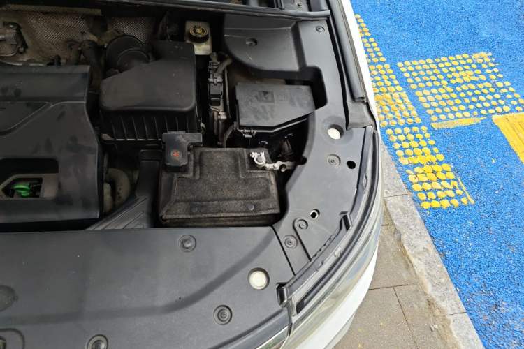 Used Geely Auto Vision X6 2016 1.3T CVT Flagship Model Engine Bay Left