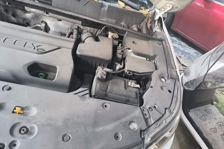 Used Geely Auto Vision X6 2016 1.3T CVT Flagship Model Engine Bay Left
