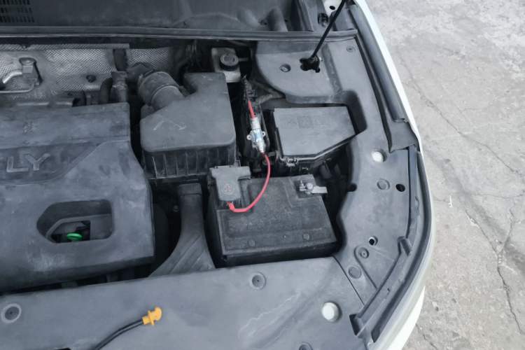 Used Geely Auto Vision X6 2016 1.3T CVT Flagship Model Engine Bay Left