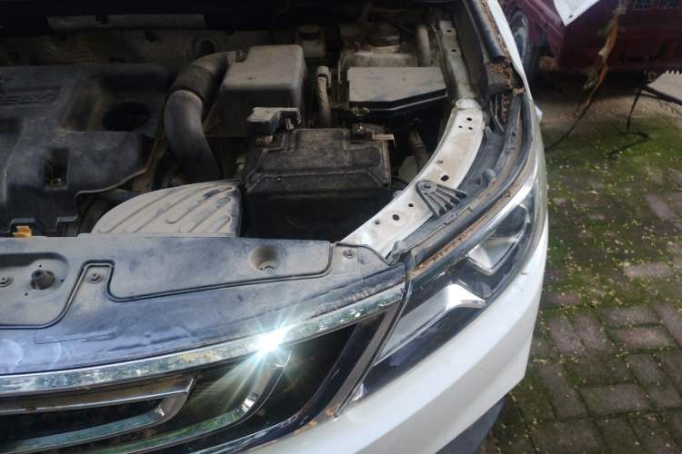 Used Geely Auto Vision X6 2016 1.8L Manual Luxury Model Engine Bay Left