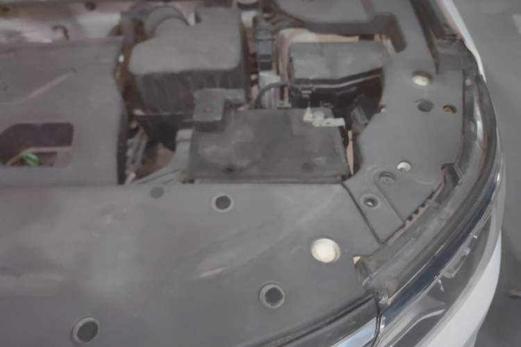 Used Geely Auto Vision X6 2016 1.3T CVT Flagship Model Engine Bay Left