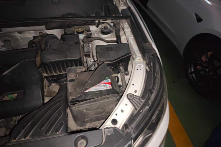 Used Geely Auto Vision X6 2016 1.3T CVT Flagship Model Engine Bay Left