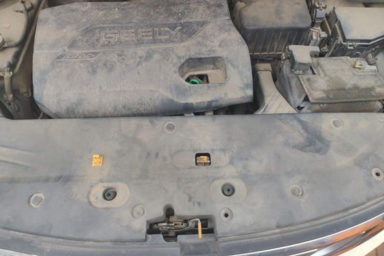 Used Geely Auto Vision X6 2016 1.3T CVT Flagship Model Engine Bay