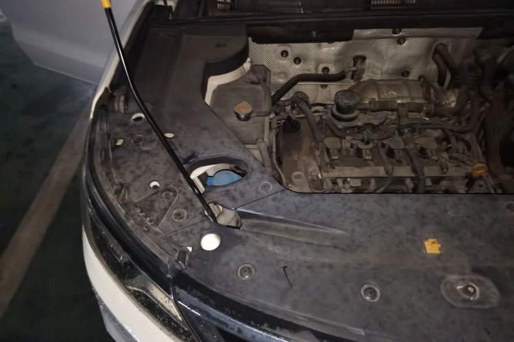 Used Geely Auto Vision X6 2016 1.3T CVT Flagship Model Engine Bay Right